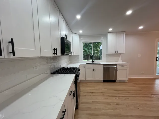 $489,000 | 403 Burlington Avenue, Clarendon Hills, IL 60514