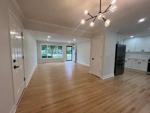 $449,900 | 403 Burlington Avenue, Clarendon Hills, IL 60514