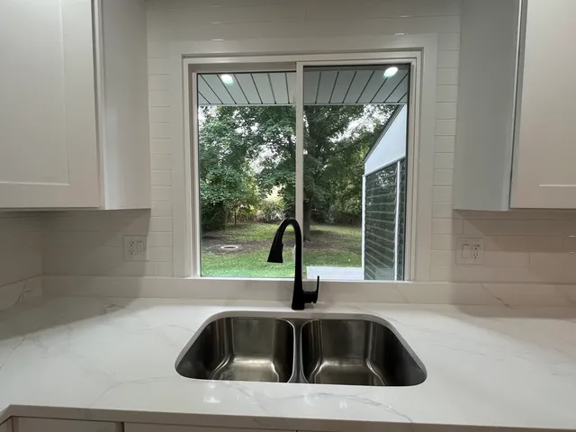 $489,000 | 403 Burlington Avenue, Clarendon Hills, IL 60514