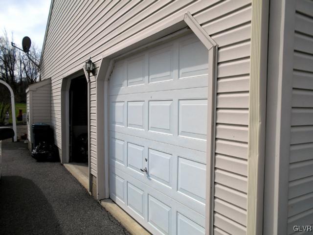 671 Batts Switch Road Pen Argyl, PA 18072 - Photo 4 of 20 Gallery Image 4