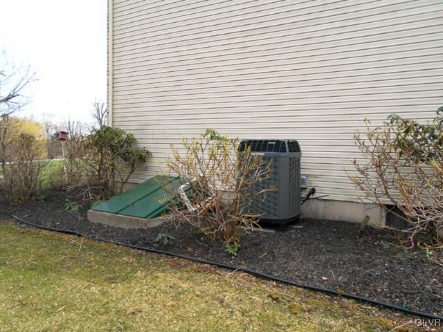671 Batts Switch Road Pen Argyl, PA 18072 - Photo 7 of 20 Gallery Image 7