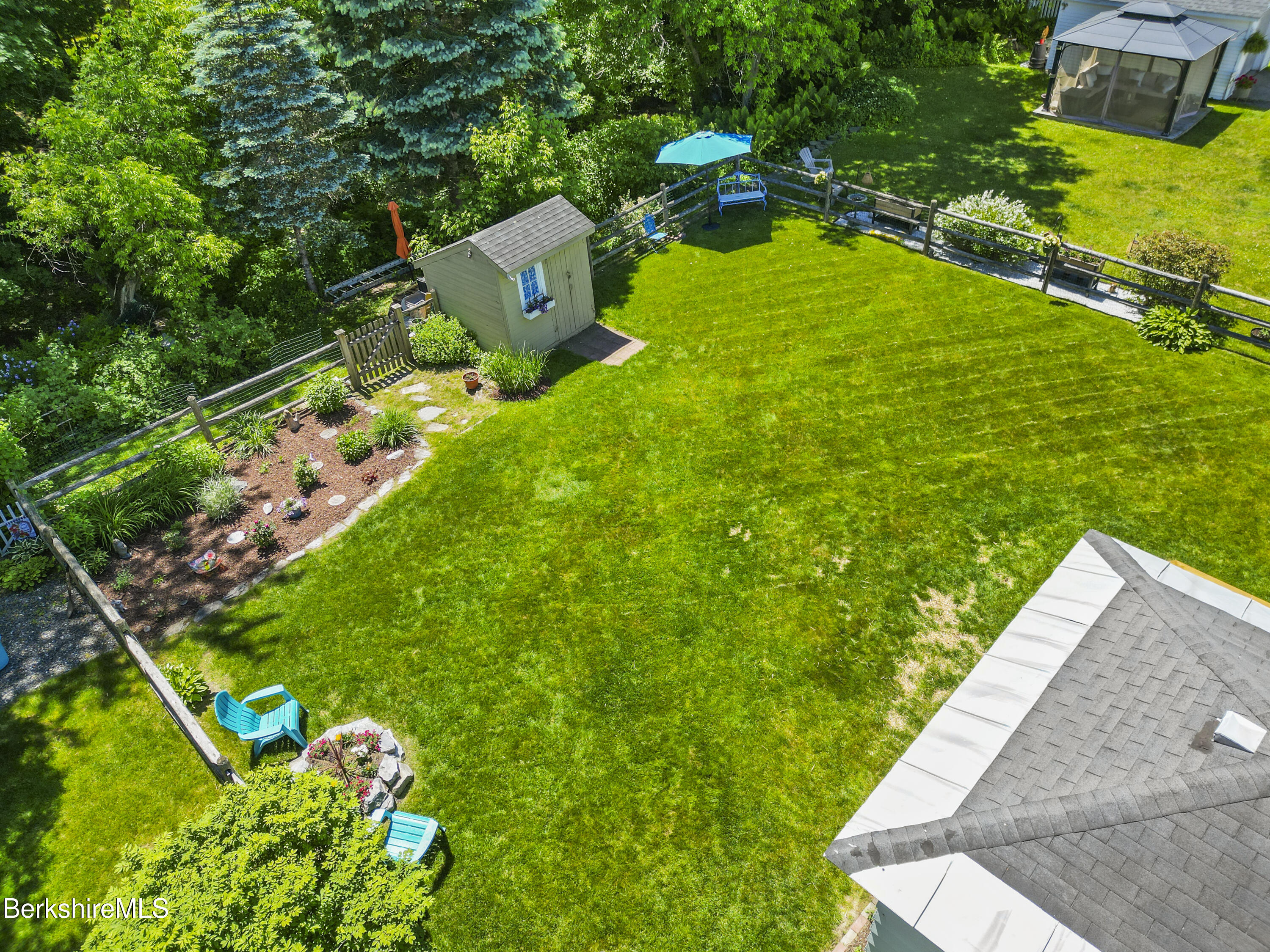 61 Harding Street Pittsfield, MA 01201 - Photo 46 of 48 910 Aerial View