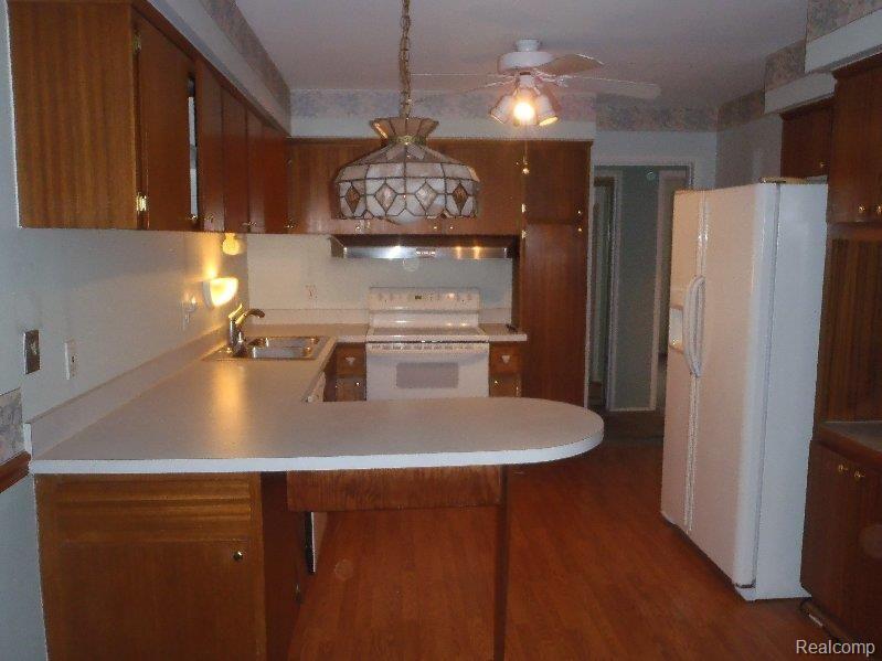 4632 Valley Road Trenton, MI 48183 - Photo 4 of 11 9744_C.jpg