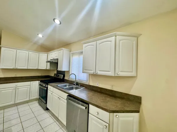 $328,000 | 15338 Flanders Street, Southgate, MI 48195