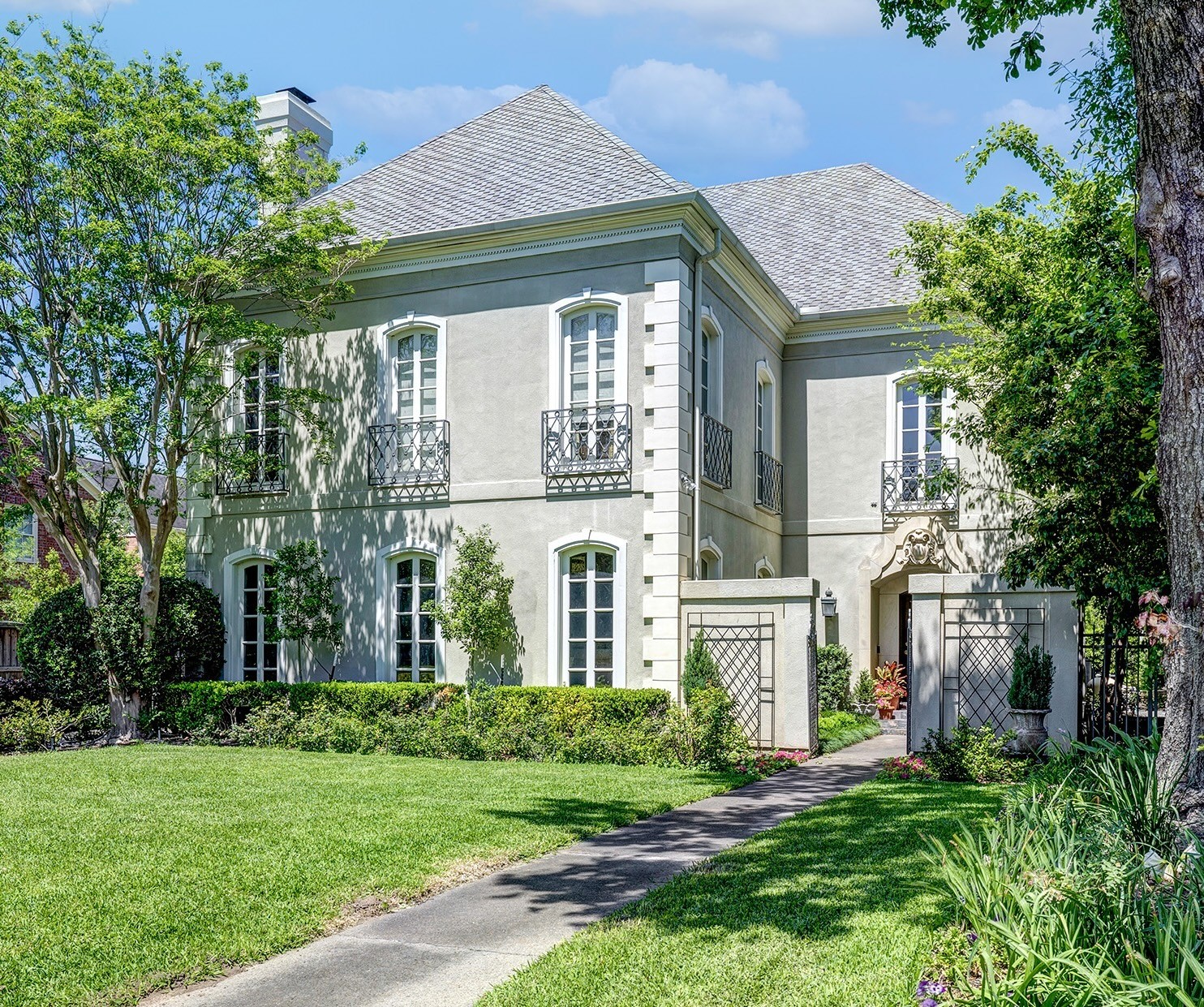 3744 Inwood Drive Houston, TX 77019 - Photo 2 of 32 a front view of a house with a garden