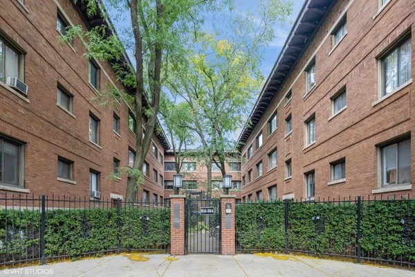 $2,400 | 808 West Lakeside Place, Unit 203, Chicago, IL 60640