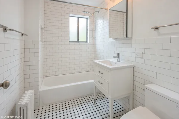 $2,400 | 808 West Lakeside Place, Unit 203, Chicago, IL 60640