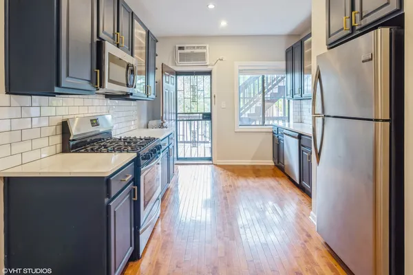 $2,400 | 808 West Lakeside Place, Unit 203, Chicago, IL 60640