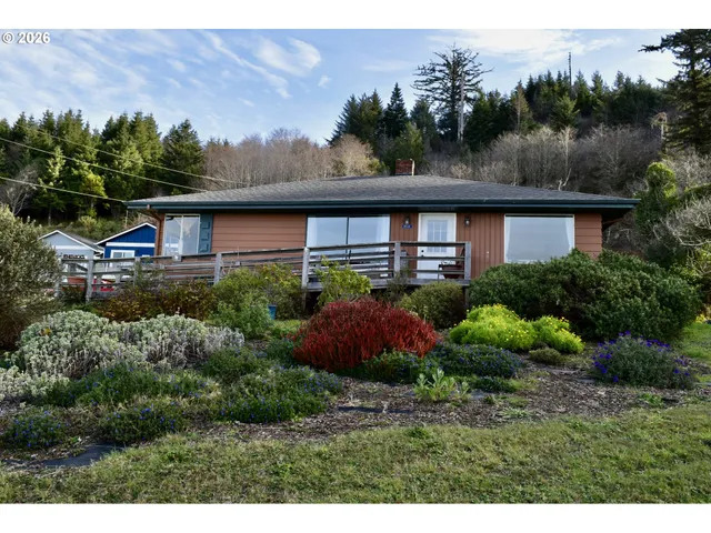 $495,000 | 29135 Ellensburg Avenue, Gold Beach, OR 97444