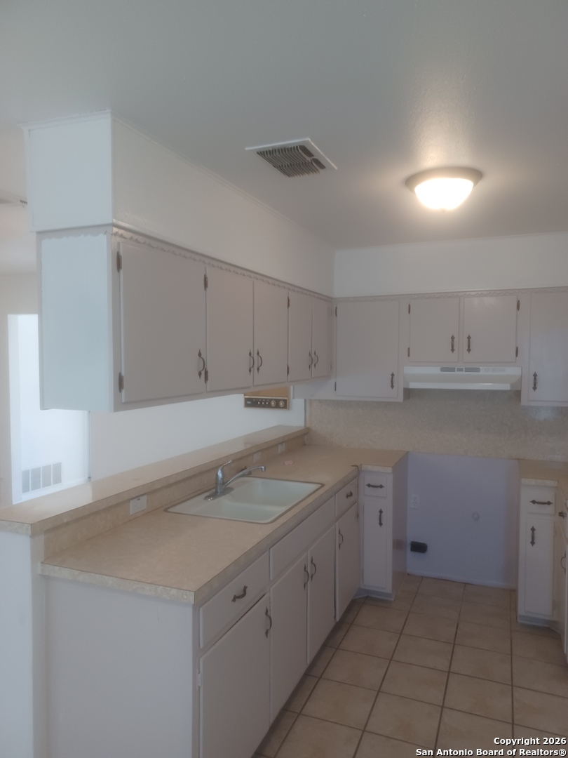 7323 Canterfield Road San Antonio, TX 78240 - Photo 10 of 19