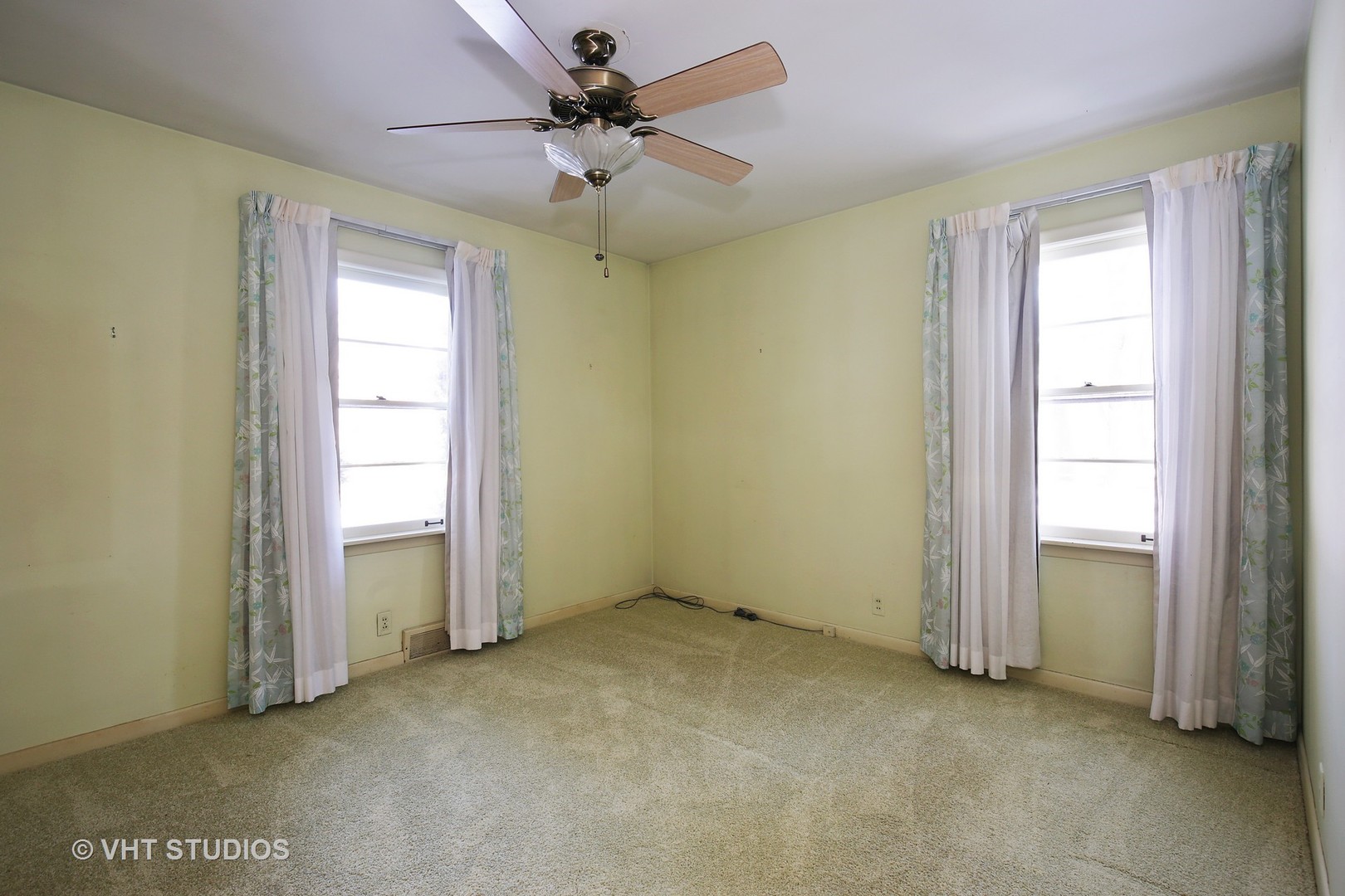 40W519 Bowes Road Elgin, IL 60124 - Photo 5 of 20