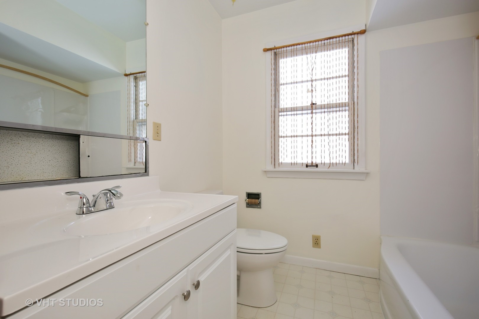40W519 Bowes Road Elgin, IL 60124 - Photo 7 of 20