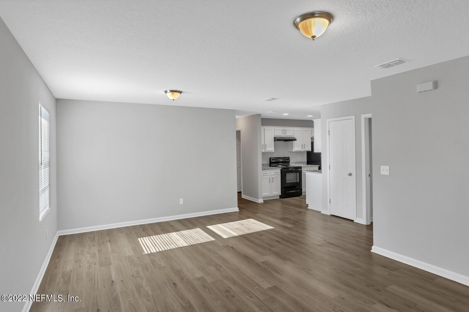 8305 Firetower Road Jacksonville, FL 32210 - Photo 4 of 21 Living / Dining
