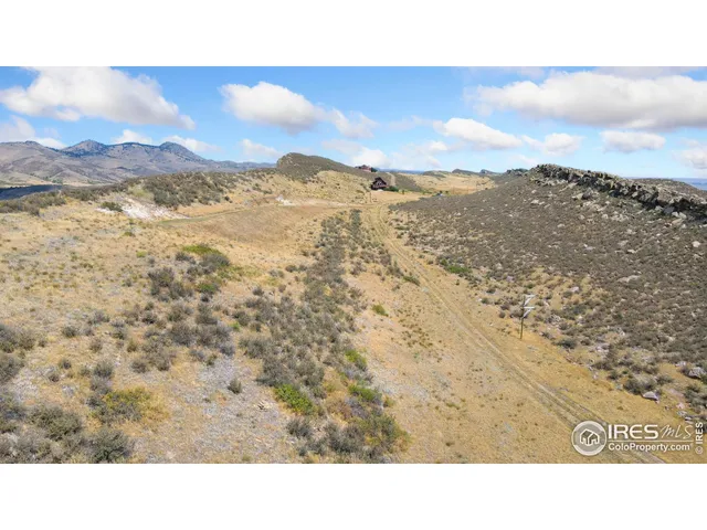 a black and white photo of a city