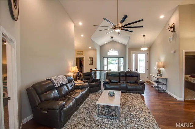 $899,000 | 7592 Vonnahmen Road, Alton, IL 62002