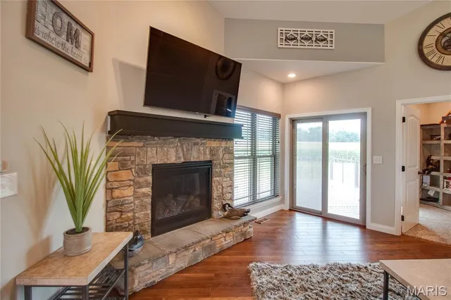 $899,000 | 7592 Vonnahmen Road, Alton, IL 62002