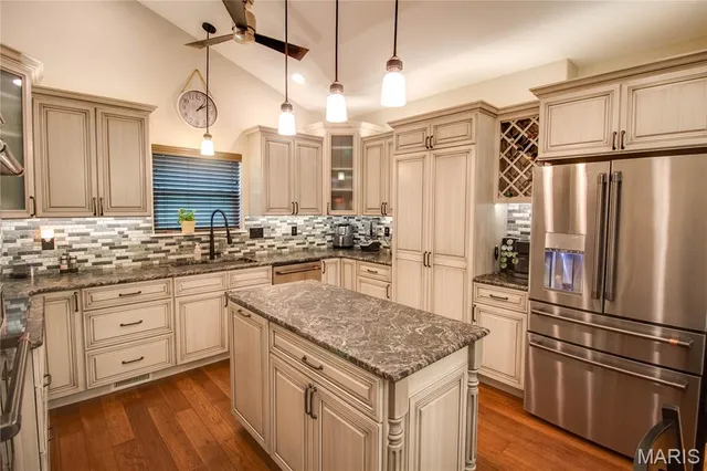 $899,000 | 7592 Vonnahmen Road, Alton, IL 62002