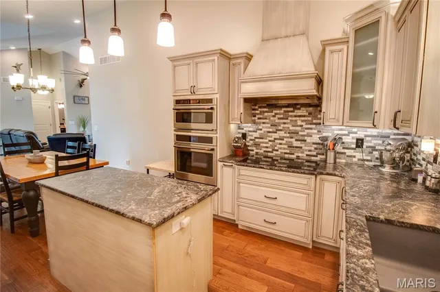 $899,000 | 7592 Vonnahmen Road, Alton, IL 62002