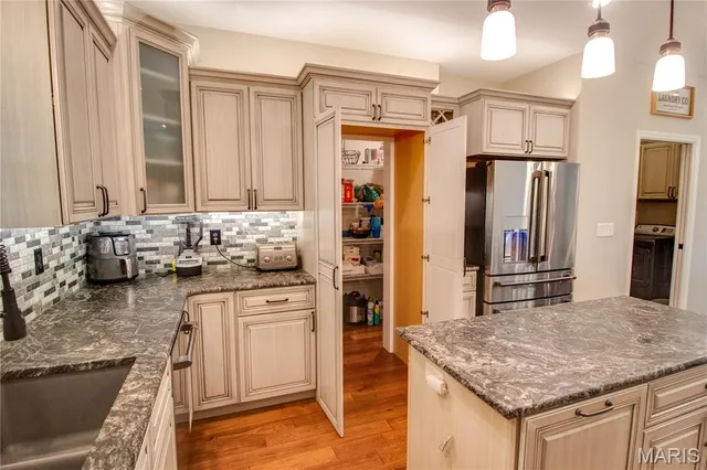 $899,000 | 7592 Vonnahmen Road, Alton, IL 62002