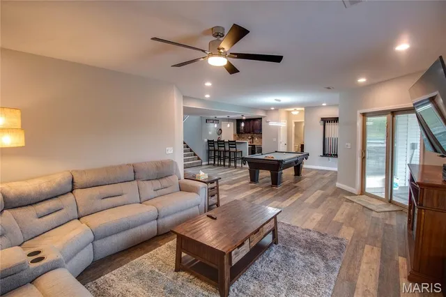 $899,000 | 7592 Vonnahmen Road, Alton, IL 62002