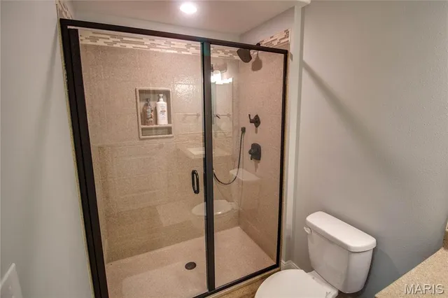 $899,000 | 7592 Vonnahmen Road, Alton, IL 62002