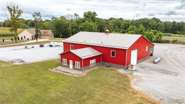 $899,000 | 7592 Vonnahmen Road, Alton, IL 62002