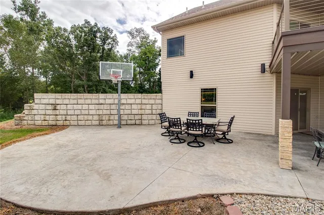 $899,000 | 7592 Vonnahmen Road, Alton, IL 62002