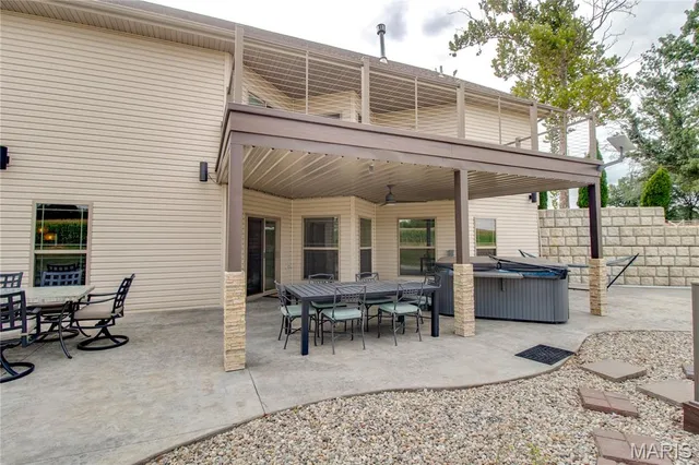 $899,000 | 7592 Vonnahmen Road, Alton, IL 62002