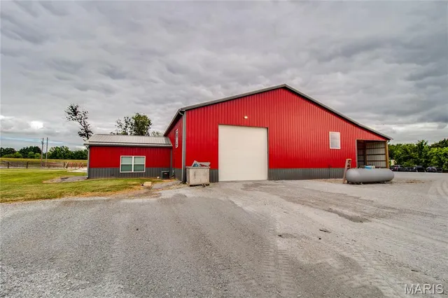 $899,000 | 7592 Vonnahmen Road, Alton, IL 62002