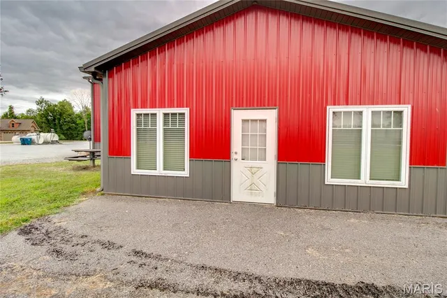 $899,000 | 7592 Vonnahmen Road, Alton, IL 62002