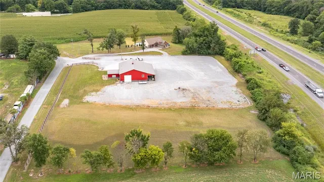 $899,000 | 7592 Vonnahmen Road, Alton, IL 62002