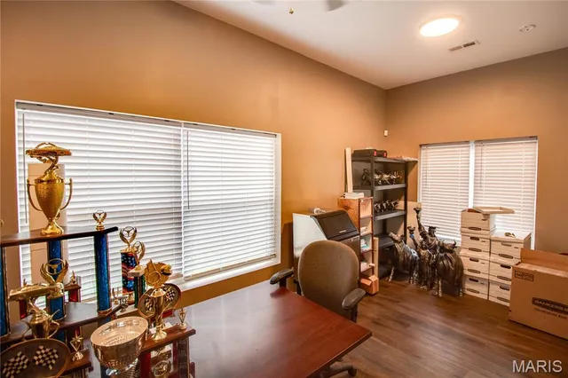 $899,000 | 7592 Vonnahmen Road, Alton, IL 62002