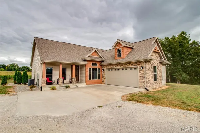 $899,000 | 7592 Vonnahmen Road, Alton, IL 62002