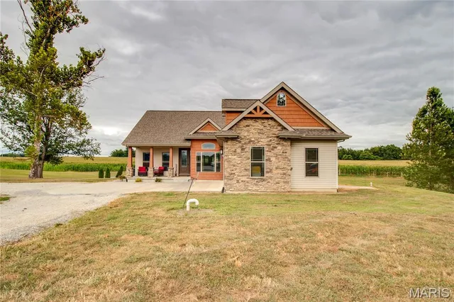$899,000 | 7592 Vonnahmen Road, Alton, IL 62002