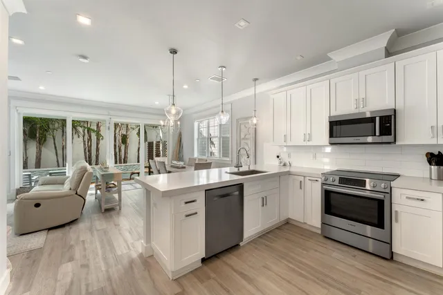 $2,495,000 | 81906 Overseas Highway, Unit 2, Islamorada, FL 33036