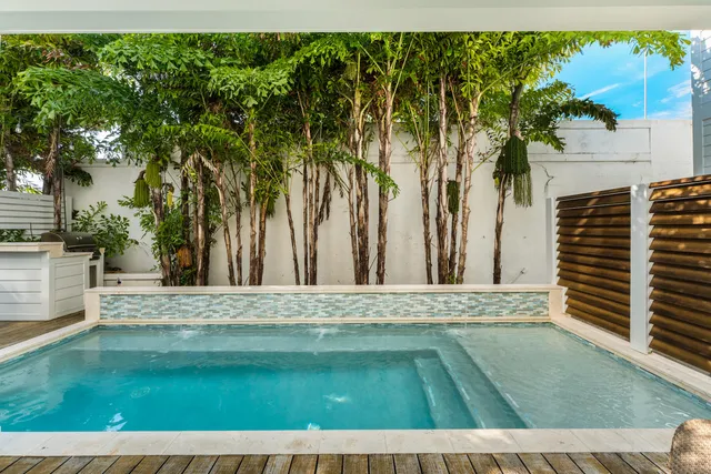 $2,495,000 | 81906 Overseas Highway, Unit 2, Islamorada, FL 33036