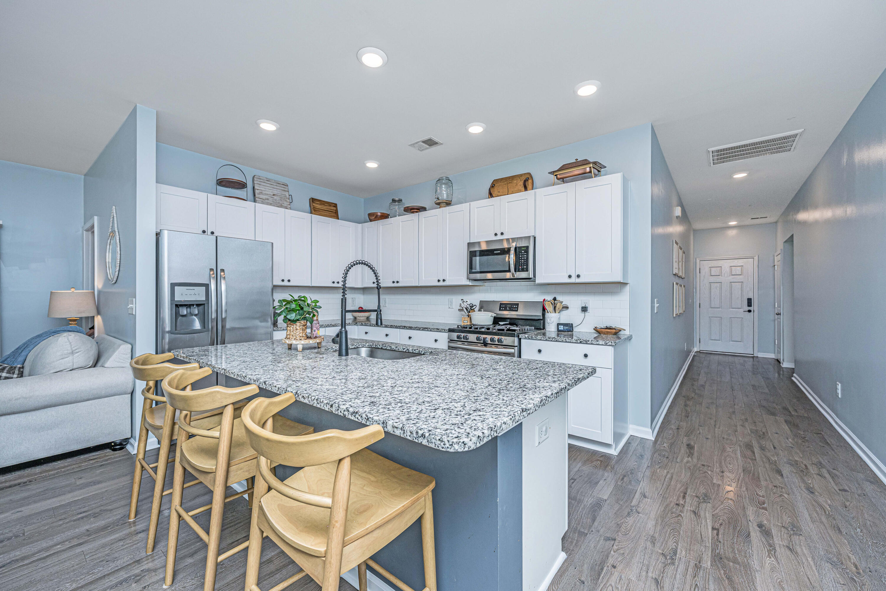437 Spanish Wells Road Summerville, SC 29486 - Photo 4 of 21