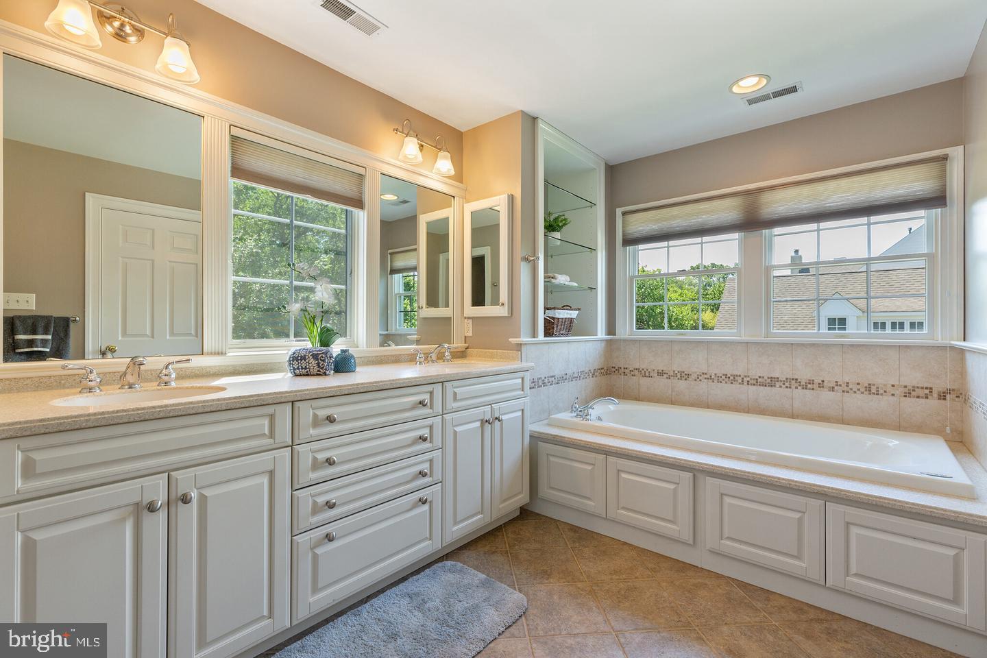 813 Loveland Road Moorestown, NJ 08057 - Photo 21 of 45 Master Bathroom