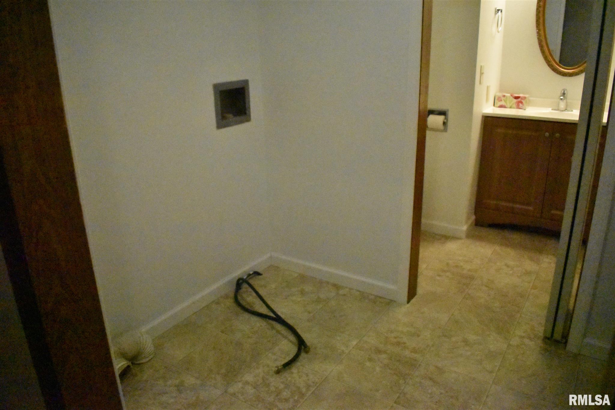 2191 Benson Road Jacksonville, IL 62650 - Photo 12 of 21