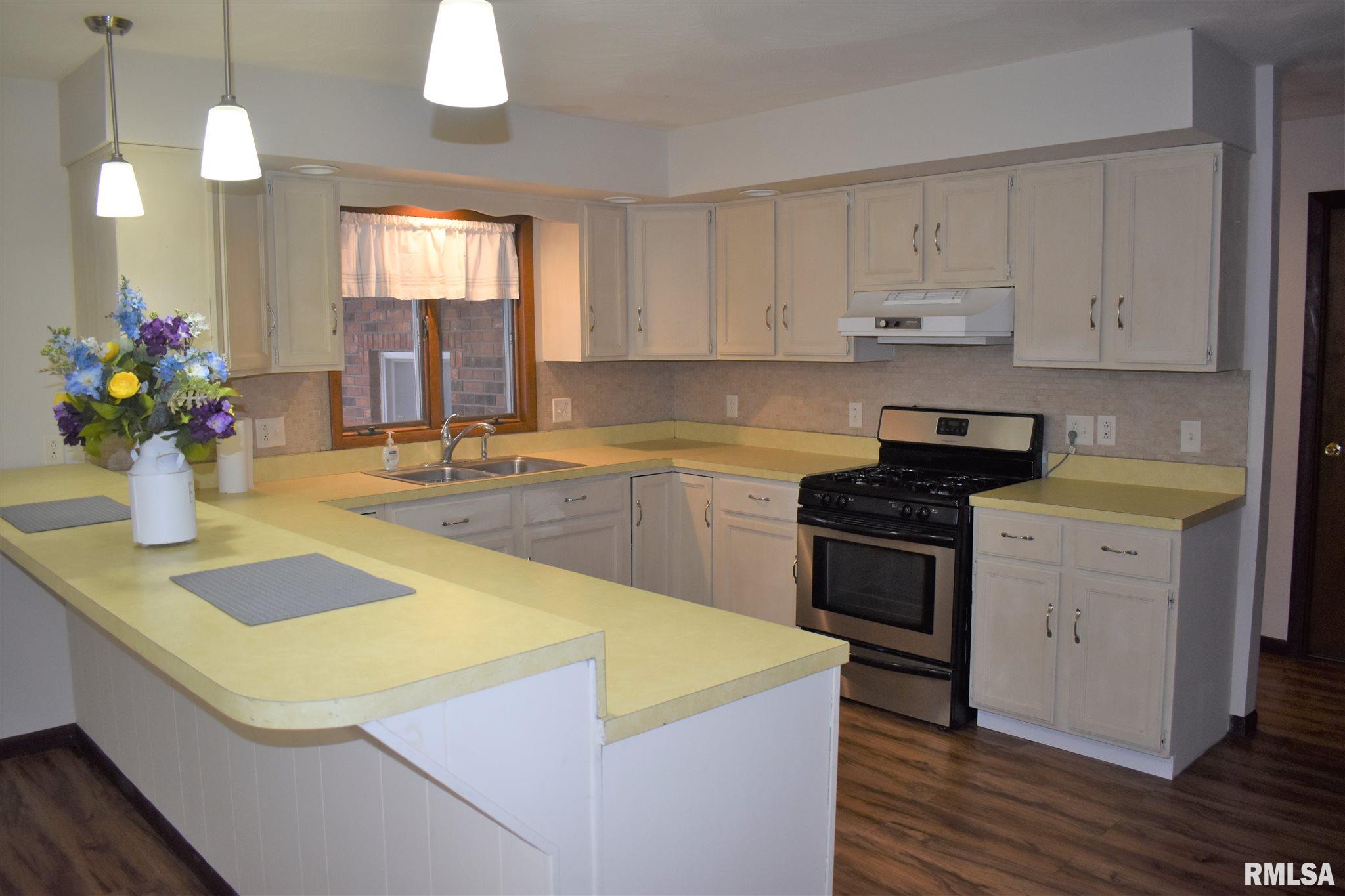 2191 Benson Road Jacksonville, IL 62650 - Photo 5 of 21