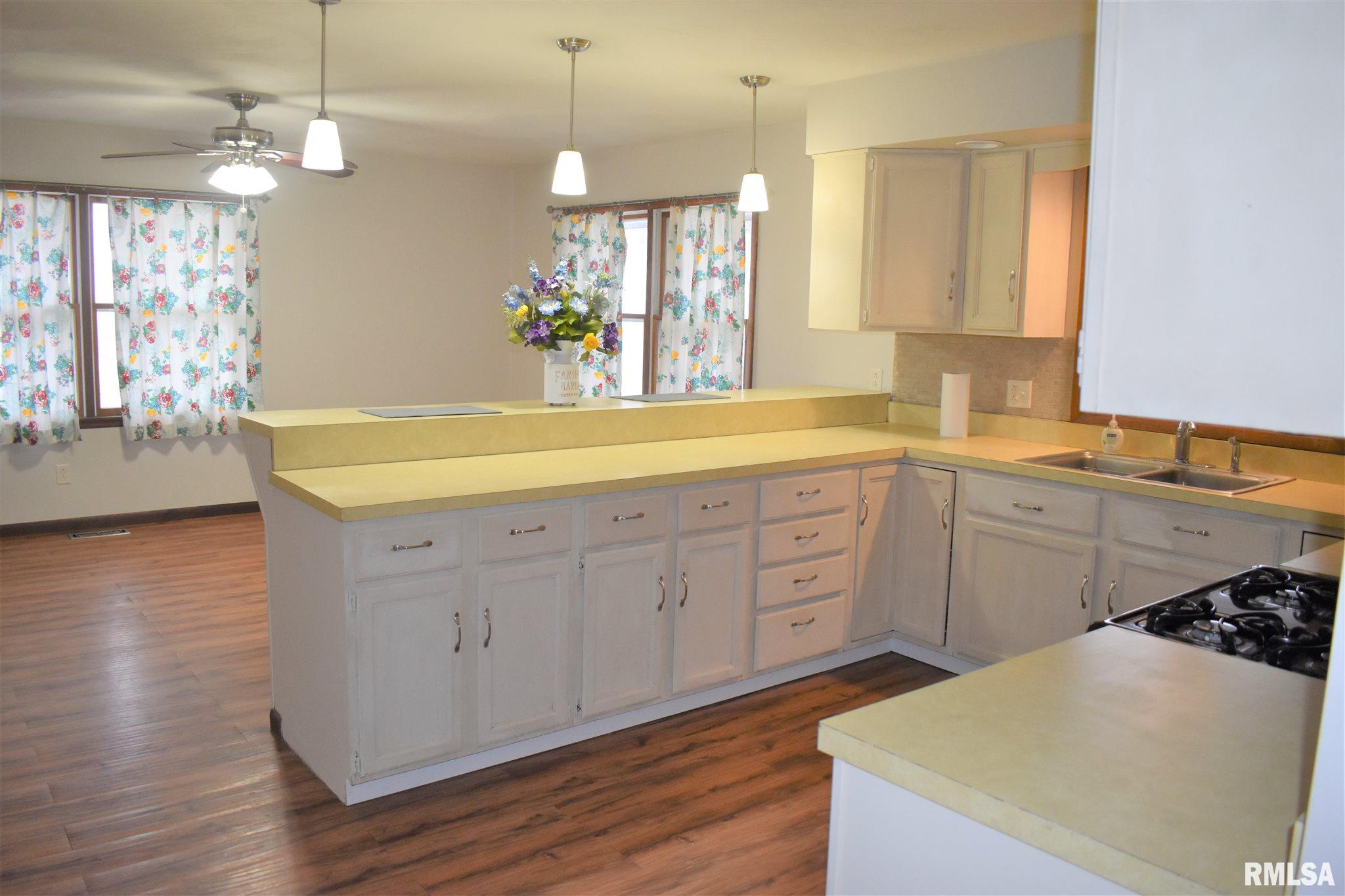 2191 Benson Road Jacksonville, IL 62650 - Photo 6 of 21