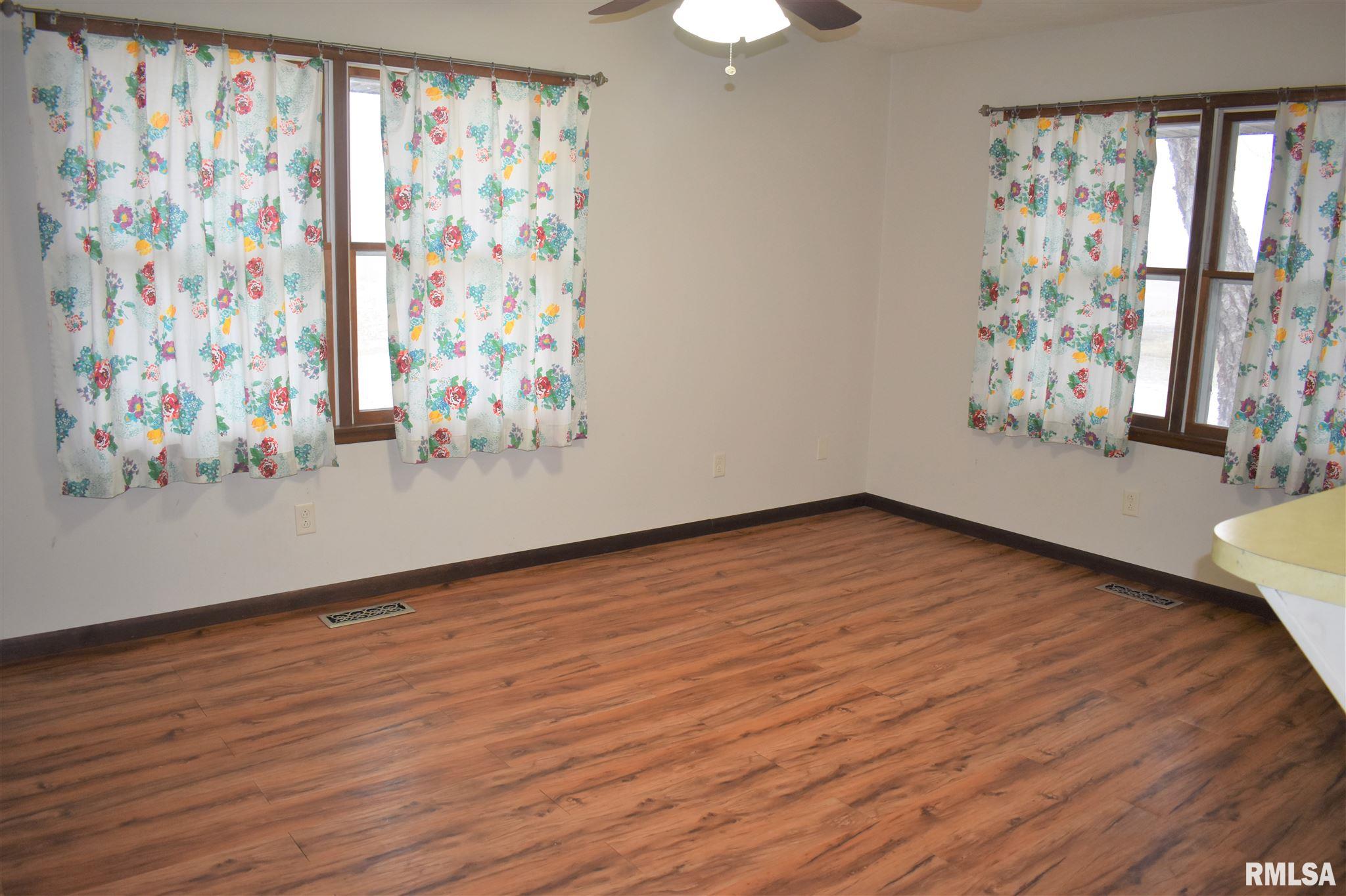 2191 Benson Road Jacksonville, IL 62650 - Photo 8 of 21