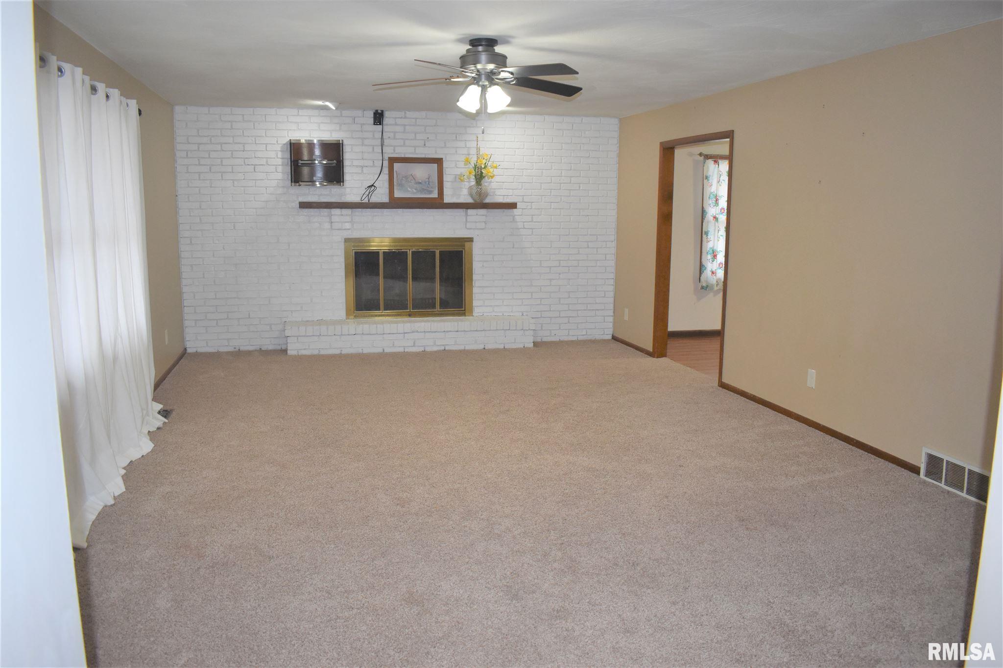 2191 Benson Road Jacksonville, IL 62650 - Photo 9 of 21