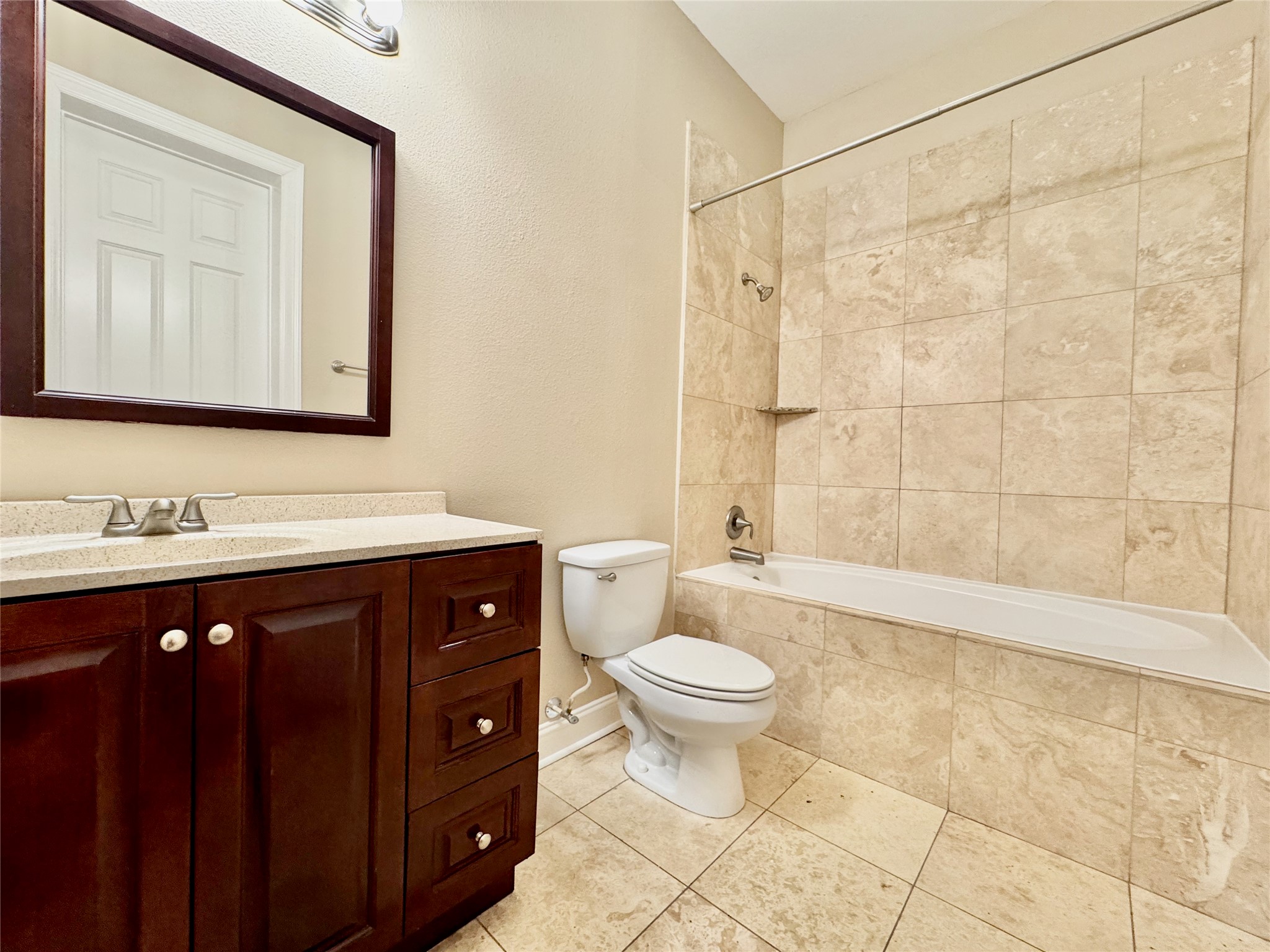 314 West Bell Street, Unit 201 Houston, TX 77019 - Photo 20 of 32 a bathroom with a sink a toilet a mirror and bathtub
