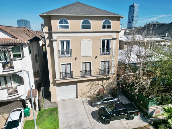 $1,950 | 314 West Bell Street, Unit 201, Houston, TX 77019