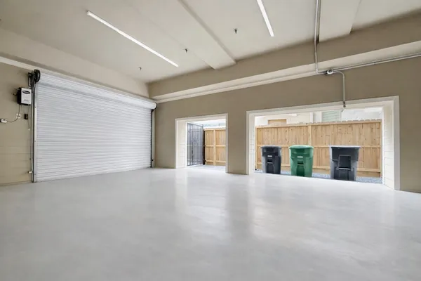 $1,950 | 314 West Bell Street, Unit 201, Houston, TX 77019