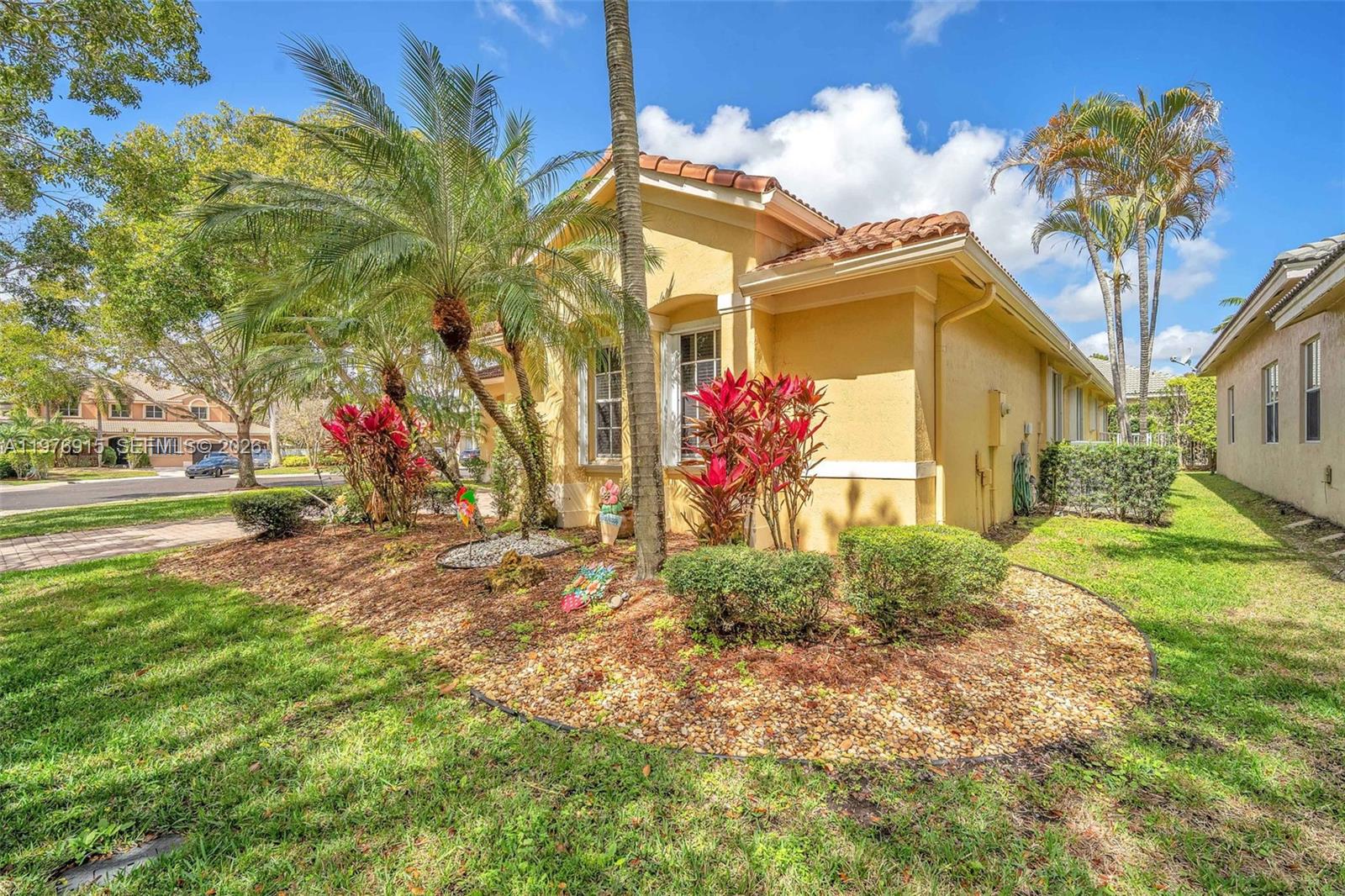 1435 Cardinal Way Weston, FL 33327 - Photo 3 of 56