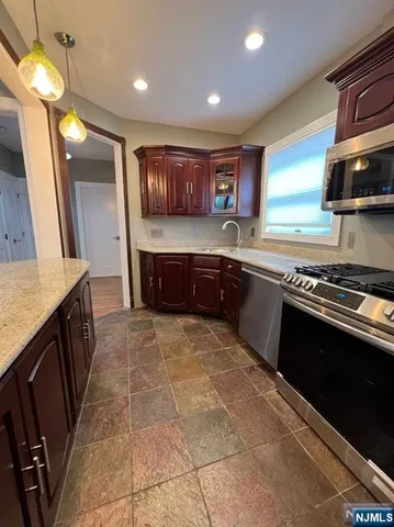 $3,100 | 156 Washington Place, Ridgewood, NJ 07450