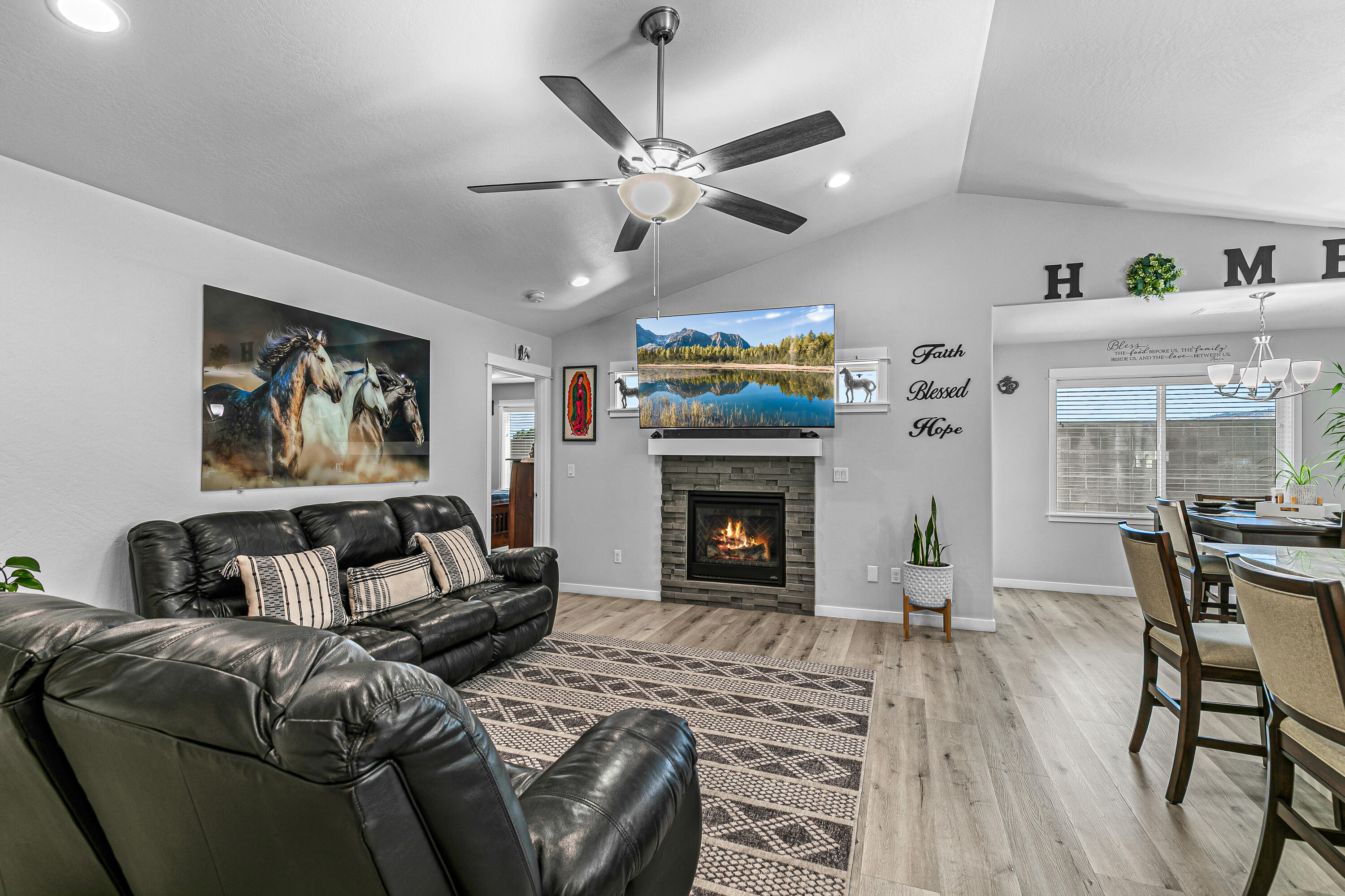 301 Reanna Way Medford, OR 97501 - Photo 21 of 36 9R9A8575