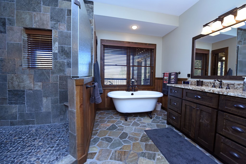 432 Daisy Log Road Blairsville, GA 30512 - Photo 31 of 79 Primary Bathroom